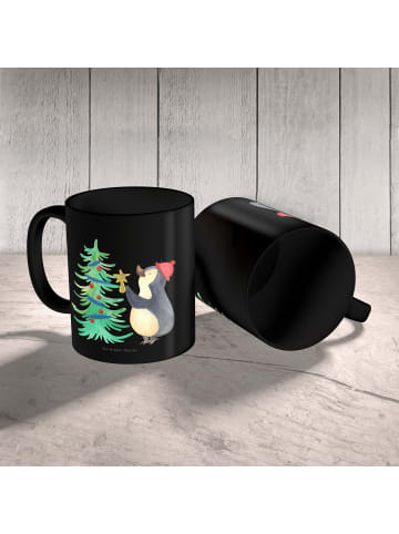 Mr. & Mrs. Panda Kaffeetasse Pinguin Weihnachtsbaum ohne Spruch in Schwarz