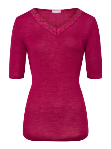 Hanro V-Shirt Woolen Lace in intense garnet