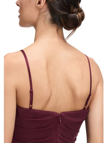 Vera Mont Abendkleid mit Spitzeneinsatz in Wild Ruby