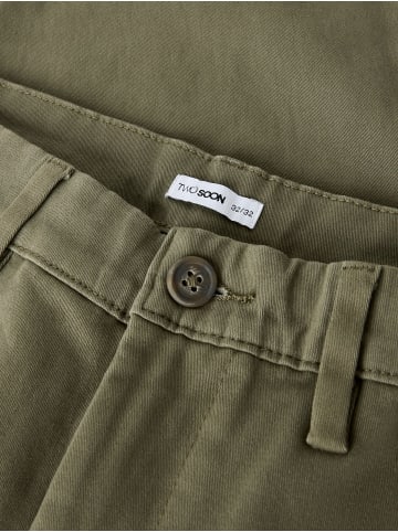 TWO SOON Hose in Dusty Olive