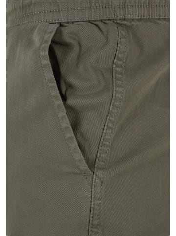 Urban Classics Cargo Shorts in olive