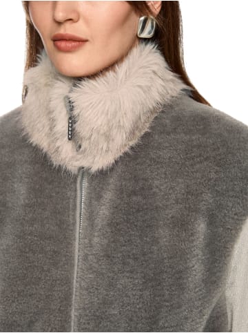 MARC CAIN COLLECTIONS Kuschelige Weste mit Fake Fur Kragen in Soft Charcoal