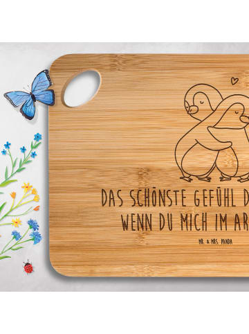 Mr. & Mrs. Panda Schneidebrett Pinguine Kuscheln mit Spruch in Braun