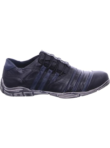 Kristofer Slipper in schwarz