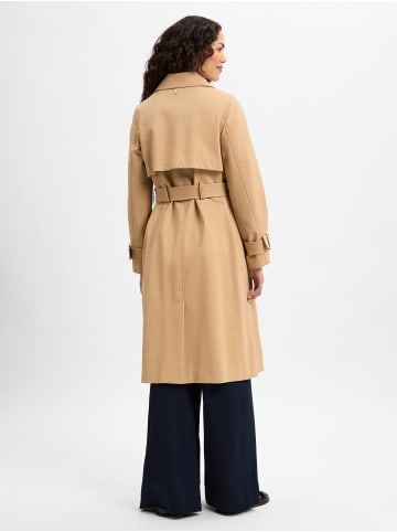 comma Trenchcoat in camel