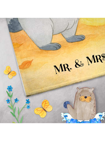 Mr. & Mrs. Panda Handtuch Waschbär Laterne Design mit Spruch in Weiß