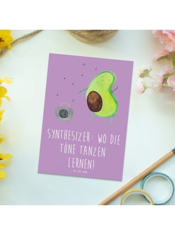 Mr. & Mrs. Panda Postkarte Synthesizer Tanz mit Spruch in Lavendeltraum