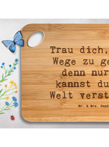 Mr. & Mrs. Panda Schneidebrett Spruch Unbekannte Orte erkunden m... in Braun