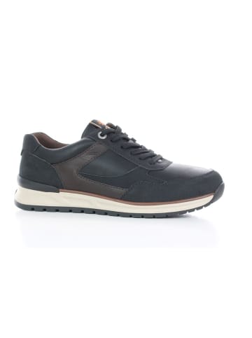 Sneaker in Black