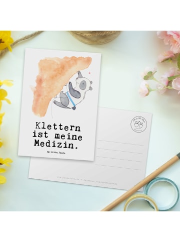 Mr. & Mrs. Panda Grußkarte Panda Klettern mit Spruch in Weiß