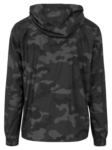 Urban Classics Windbreaker in darkcamo