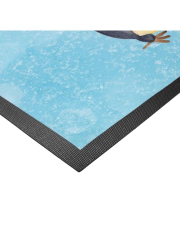 Mr. & Mrs. Panda Schmutzfangteppich Pinguin umarmen ohne Spruch in Eisblau