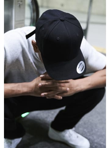  Flexfit Snapback in black