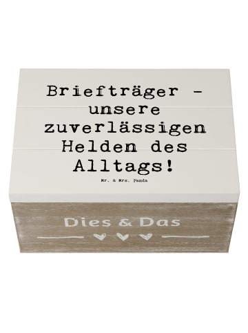 Mr. & Mrs. Panda Kiste Spruch Briefträger Helden mit Spruch in Weiß