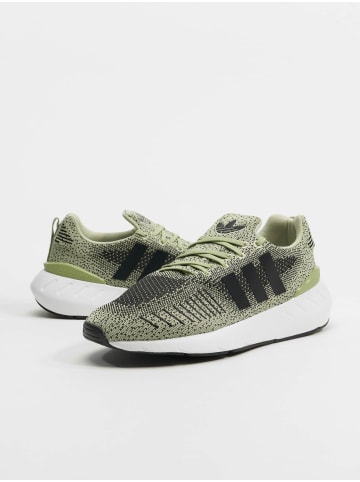 adidas adidas Turnschuhe in magic lime/core black/white