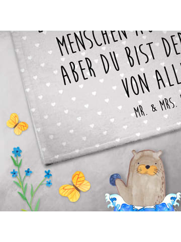 Mr. & Mrs. Panda Gästehandtuch Pinguine Kuscheln mit Spruch in Grau Pastell