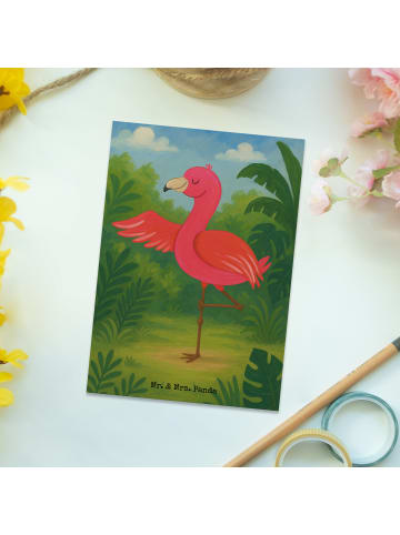 Mr. & Mrs. Panda Postkarte Flamingo Yoga Design ohne Spruch in Weiß