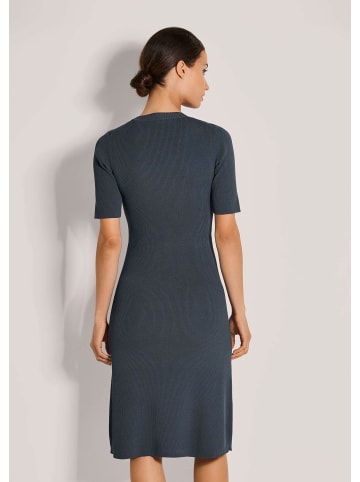 MADELEINE Elegantes Kleid mit Zierknöpfen in nebelblau