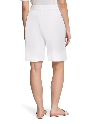 Betty Barclay Shorts mit Bundfalten in Rohweiß