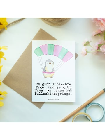 Mr. & Mrs. Panda babykarte Pinguin Fallschirm springen mit Spruch in Weiß