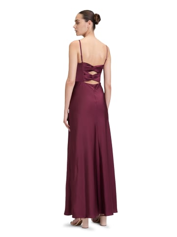 Vera Mont Abendkleid schmal geschnitten in Wild Ruby