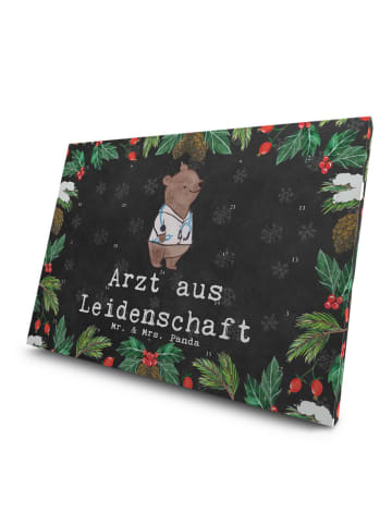 Mr. & Mrs. Panda Tee Adventskalender Arzt Leidenschaft mit Spruch in Kreidetafel