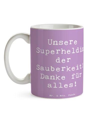Mr. & Mrs. Panda Tasse mit Spruch Spruch Putzfrau Superheldin mi... in Lavendeltraum