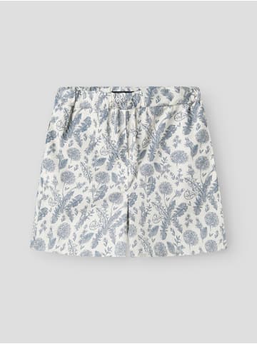 name it Shorts in White Alyssum