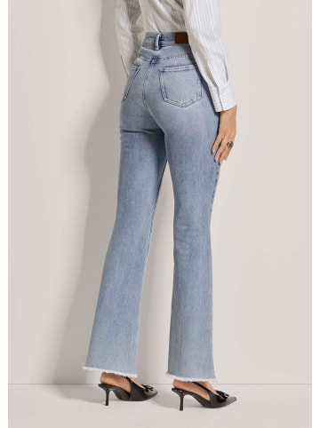 MADELEINE Moderne, ausgestellte Jeans mit Fransen in blue / denim