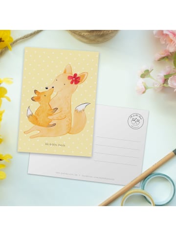 Mr. & Mrs. Panda Postkarte Fuchs Mama ohne Spruch in Gelb Pastell