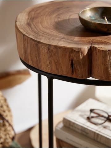 KADIMA DESIGN Beistelltisch aus Massivholz, Baumstamm-Tischplatte im Landhausstil in Beige