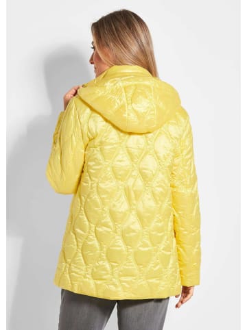 GOLDNER Kurzgröße:  Herbstjacke Damen mit welliger Steppung im sportlichen Look in gelb