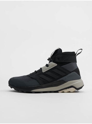 adidas Sneaker in core black