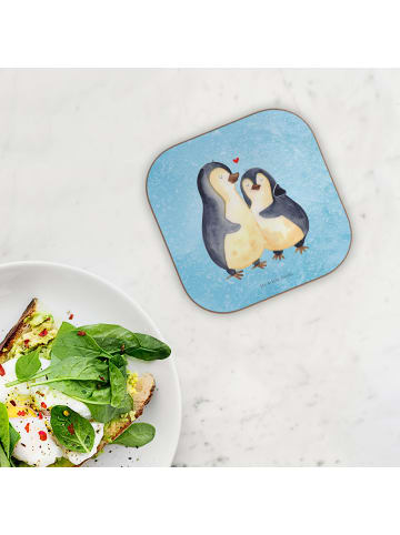 Mr. & Mrs. Panda Tischuntersetzer Pinguin umarmen ohne Spruch in Eisblau