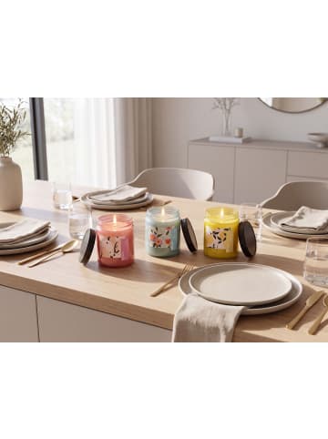 Beliani 3er-Set Kerze FRUITY BLOOM in Rosa/Blau/Gelb