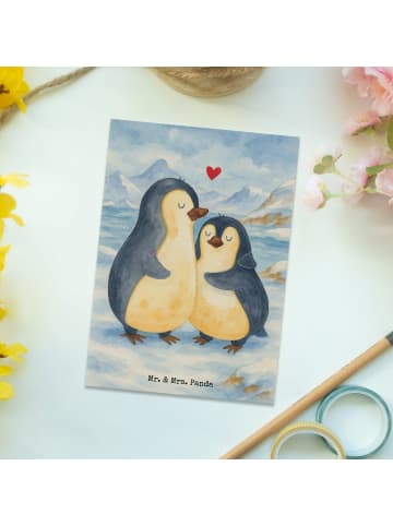 Mr. & Mrs. Panda Postkarte Pinguin umarmen Design ohne Spruch in Weiß