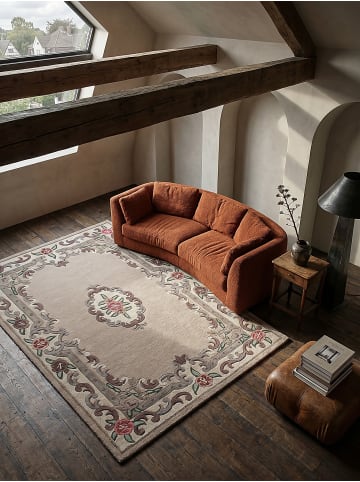 KADIMA DESIGN Traditioneller Wollteppich mit handgeschnitzten Details in Braun-Beige