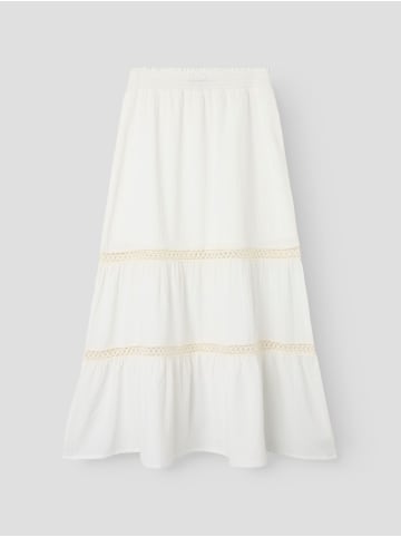 name it Rock in White Alyssum