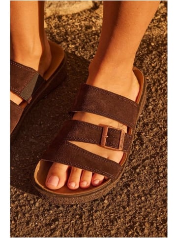 Blundstone Sandale "2696 Deepest Brown Suede (Aerocork Sandal)" in Braun