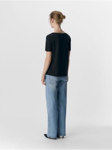 Object T-Shirt in Black