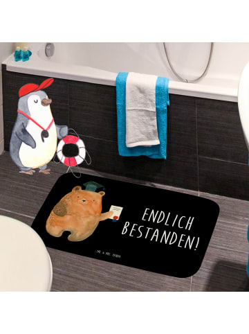 Mr. & Mrs. Panda Badteppich Bär Prüfung mit Spruch in Schwarz