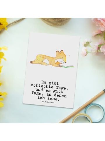 Mr. & Mrs. Panda Postkarte Fuchs Lesen mit Spruch in Weiß