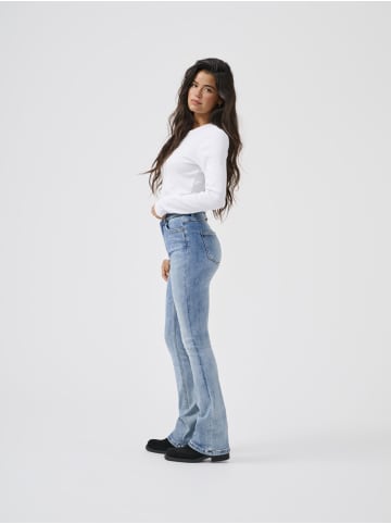 ONLY Flared fit jeans in Medium Blue Denim
