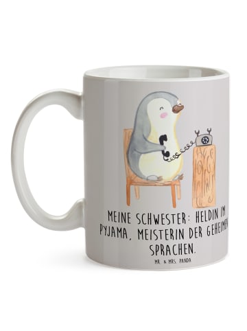 Mr. & Mrs. Panda Becher Schwester Heldin mit Spruch in Grau Pastell