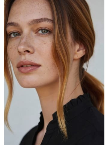 More & More Stretchbluse in black