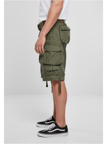 Brandit Cargo Shorts in olive