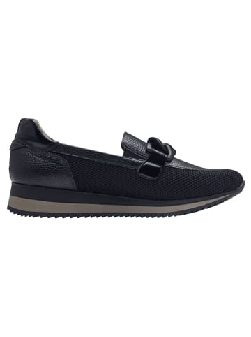 Jana Slipper in BLACK