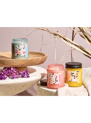 Beliani 3er-Set Kerze FRUITY BLOOM in Rosa/Blau/Gelb