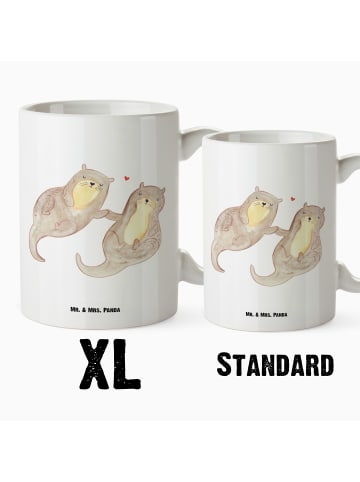 Mr. & Mrs. Panda XL Tasse Otter Hände halten ohne Spruch in Weiß