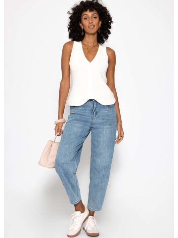 SASSYCLASSY Strick-Top mit Knopfleiste und tiefem V-Ausschnitt in Offwhite